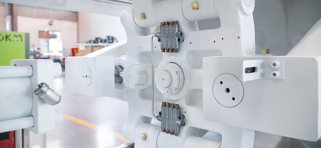 Details of injection molding machine, such as clamping.jpg